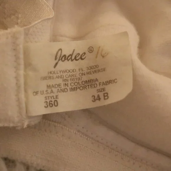 Jadee 34B bra has inserts/pockets but no pads to go with it white color 16 - Picture 8 of 8